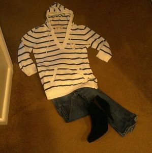 NWOT women's 3/4 sleeve hooded sweater.